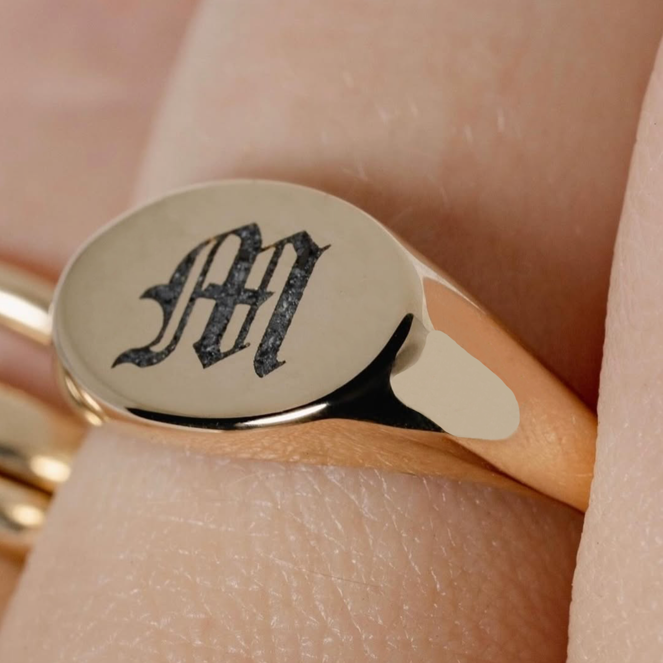 Memorial Ring Signature Y Oval Letter